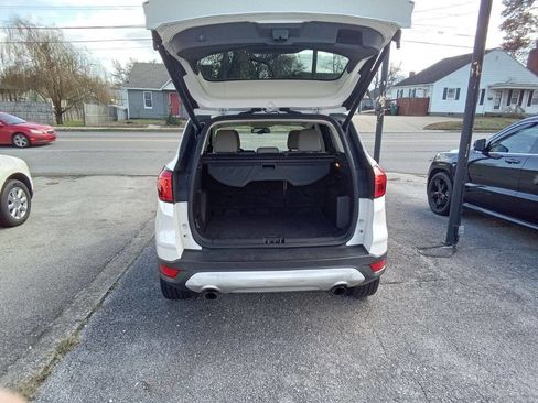 Used 2019 Ford Escape SEL image 10
