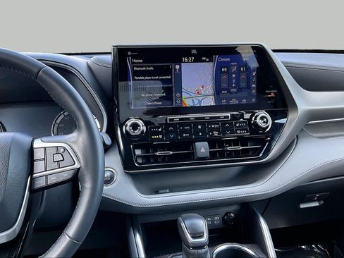 Used 2022 Toyota Highlander Limited AWD/4WD image 7