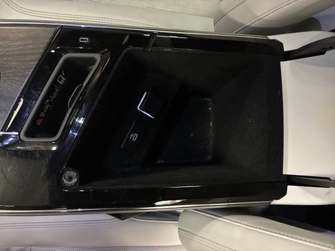 Used 2023 Cadillac Lyriq 2WD image 26