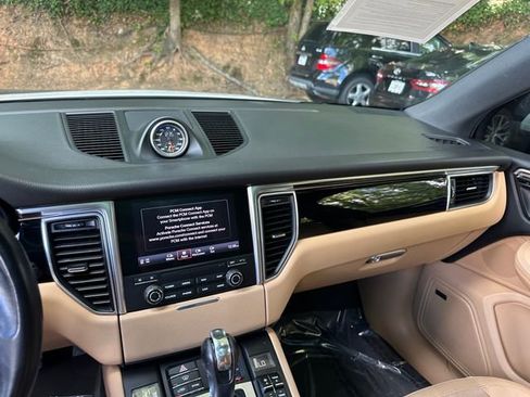 Used 2018 Porsche Macan Sport Edition w/ Driver Memory Package image 18