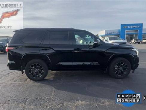 Used 2024 Toyota Sequoia image 9