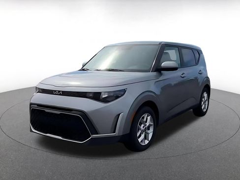 Used 2025 Kia Soul LX w/ LX Technology Package FWD image 8