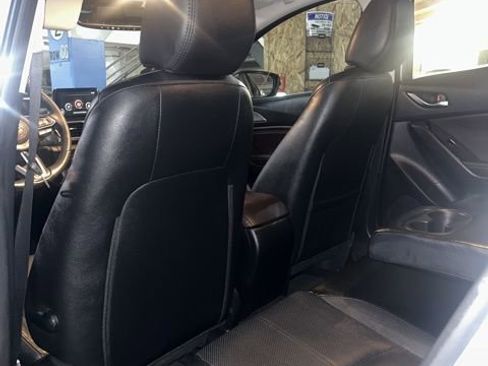 Used 2018 MAZDA MAZDA3 Grand Touring w/ Premium Equipment Package image 5