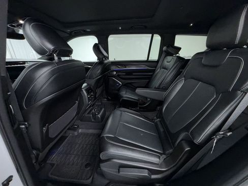 Used 2024 Jeep Grand Cherokee L Overland w/ Trailer Tow Package image 4