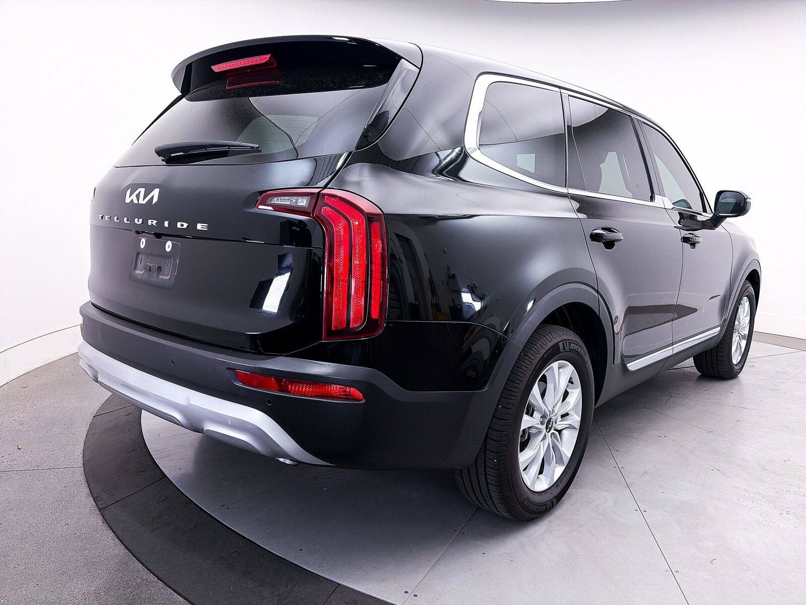 Used 2022 Kia Telluride LX FWD image 14