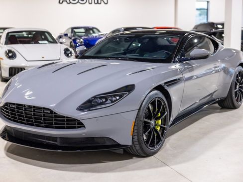 Used 2019 Aston Martin DB11 AMR image 12