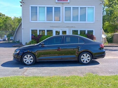 Used 2017 Volkswagen Jetta S w/ Jetta S Cold Weather Package FWD image 2