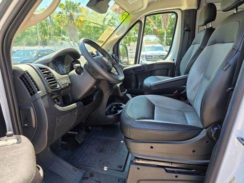 Used 2025 RAM ProMaster 2500 w/ Convenience Group image 16