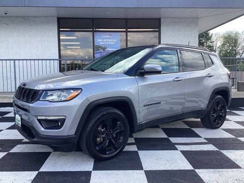 Used 2018 Jeep Compass Latitude AWD/4WD image 2