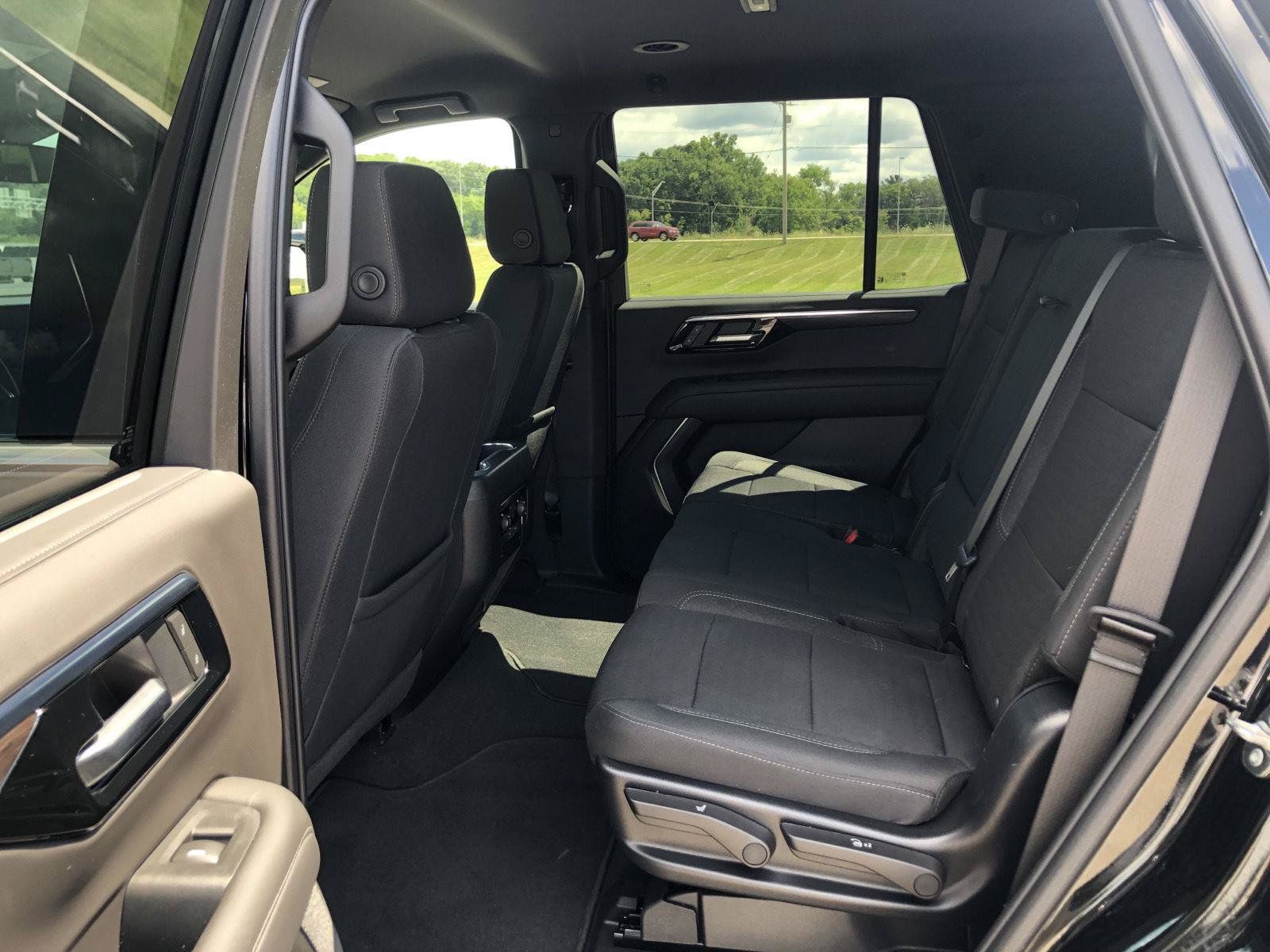 Used 2025 Chevrolet Tahoe LS AWD/4WD image 13