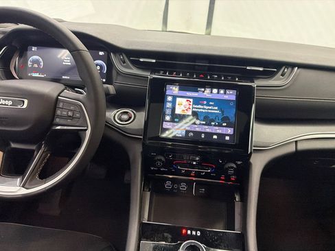 Used 2023 Jeep Grand Cherokee L Laredo RWD image 28