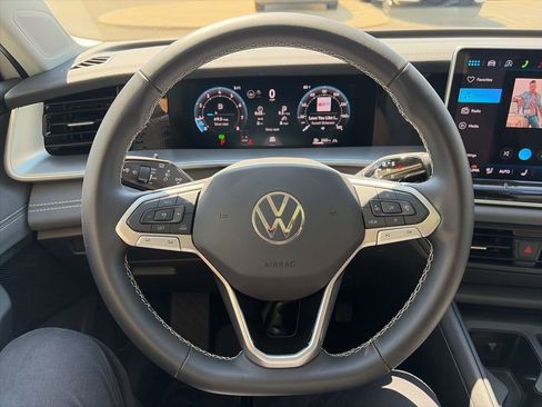 Certified 2026 Volkswagen Tiguan SE AWD/4WD image 17
