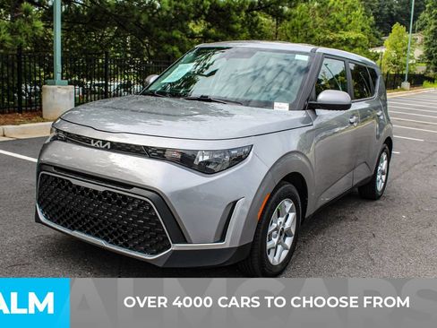 Used 2025 Kia Soul LX w/ LX Technology Package FWD image 2