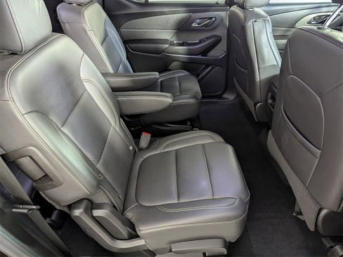 Used 2022 Chevrolet Traverse LT image 32