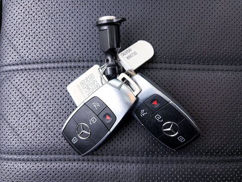 Used 2023 Mercedes-Benz GLE 450 4MATIC w/ AMG Line Exterior image 29