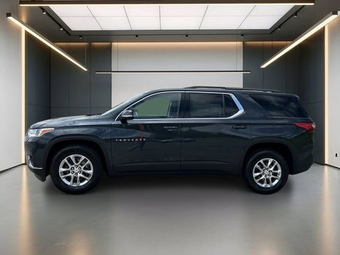 Used 2020 Chevrolet Traverse LT FWD image 2