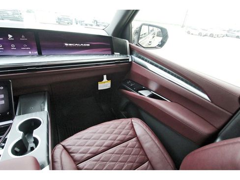 New 2026 Cadillac Escalade ESV Luxury AWD/4WD image 10