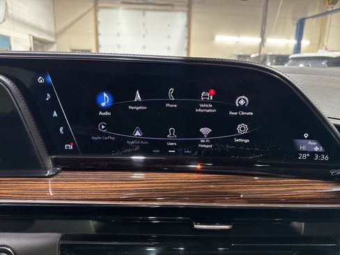 Used 2021 Cadillac Escalade Premium Luxury image 28