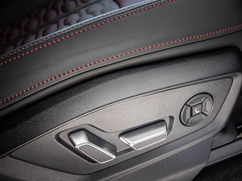 Used 2025 Audi RS Q8 performance image 52