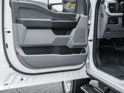 Used 2024 Ford F250 XL w/ Snow Plow Prep Package image 39