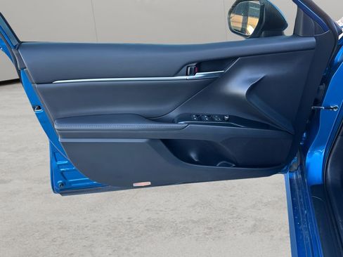 Used 2019 Toyota Camry XLE FWD image 9