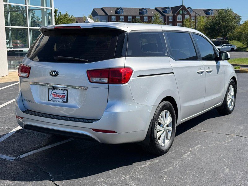 Used 2016 Kia Sedona L FWD image 3