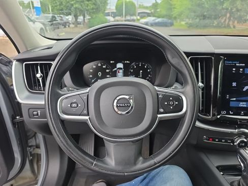 Used 2018 Volvo XC60 T5 Momentum w/ Vision Package AWD/4WD image 14