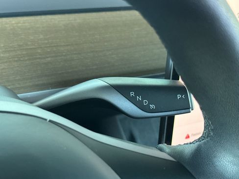 Used 2023 Tesla Model Y Long Range AWD/4WD image 23