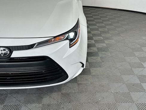 Used 2025 Toyota Corolla LE FWD image 9