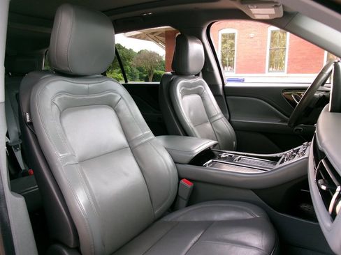 Used 2020 Lincoln Aviator Reserve w/ Equipment Group 201A AWD/4WD image 16