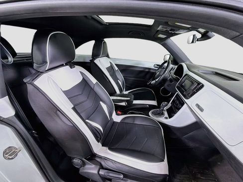 Used 2019 Volkswagen Beetle 2.0T SE FWD image 25