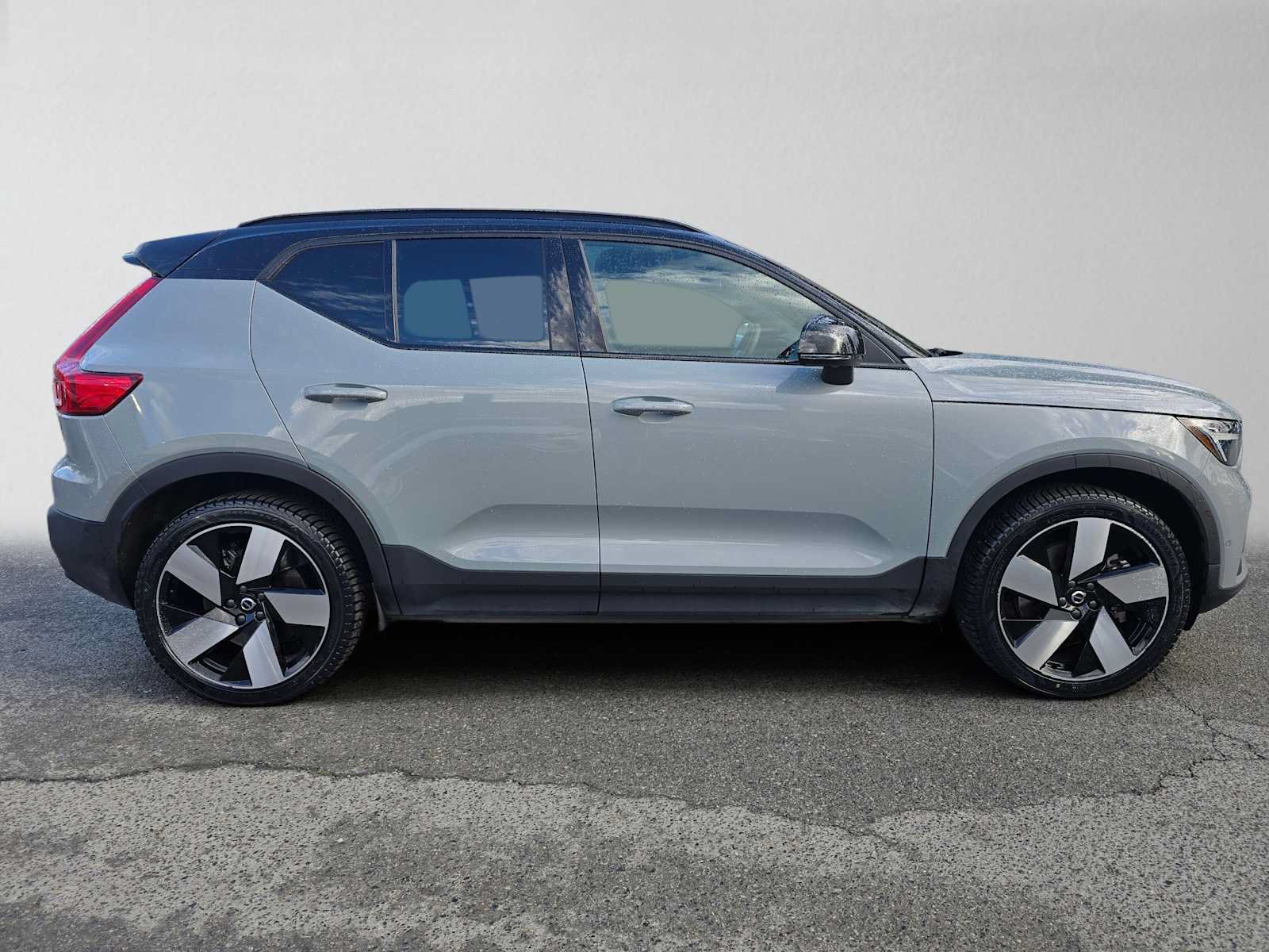 Certified 2024 Volvo XC40 Recharge Ultimate w/ Protection Package Premier AWD/4WD image 3