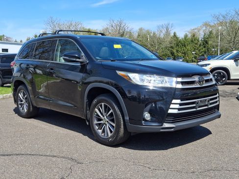 Used 2018 Toyota Highlander XLE AWD/4WD image 1