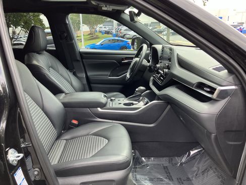 Used 2021 Toyota Highlander XSE AWD/4WD image 35