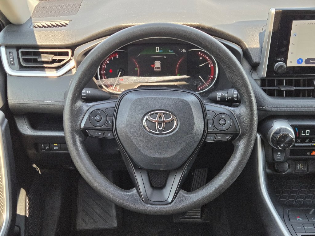 Used 2025 Toyota RAV4 XLE FWD image 18