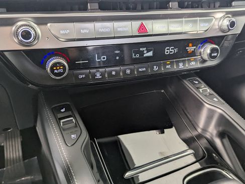 Used 2024 Kia Telluride EX w/ EX Captain's Chair Package FWD image 19