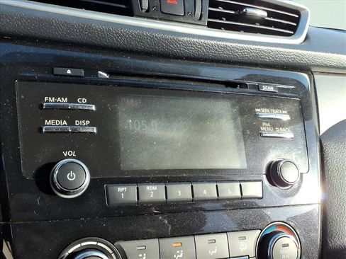 Used 2015 Nissan Rogue S image 12