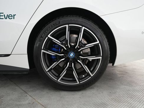Used 2022 BMW i4 eDrive40 w/ M Sport Package RWD image 9