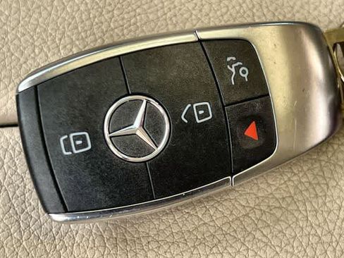 Used 2022 Mercedes-Benz GLC 300 4MATIC image 21