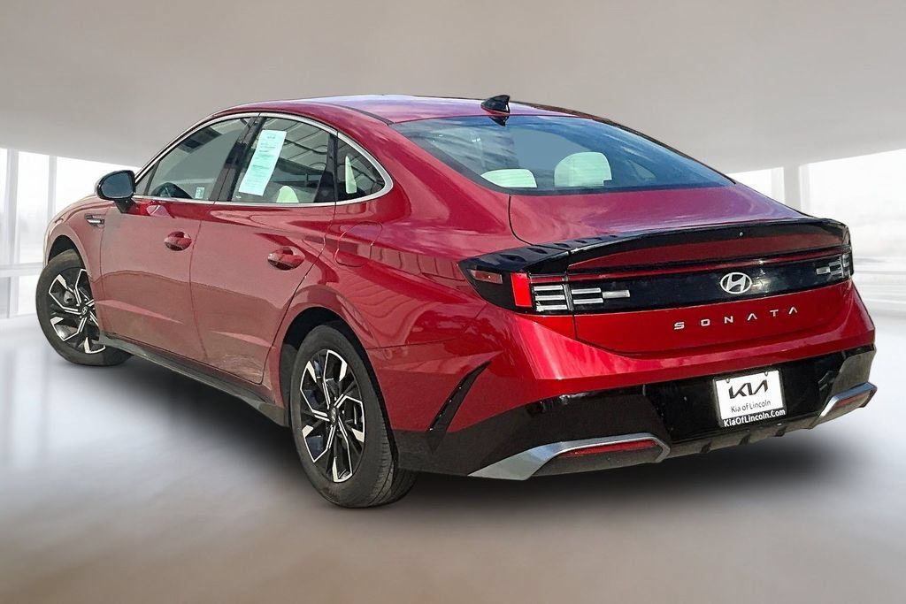 Used 2025 Hyundai Sonata SEL FWD image 4