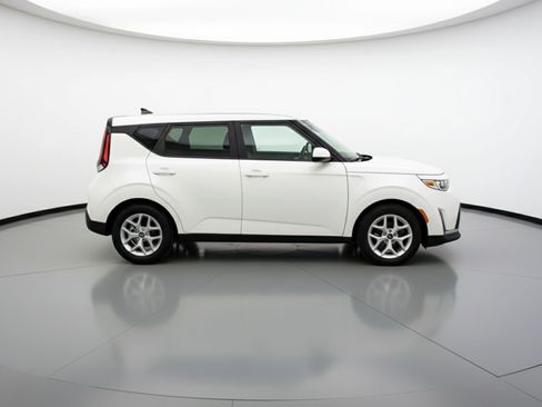 Used 2025 Kia Soul LX w/ LX Technology Package image 11