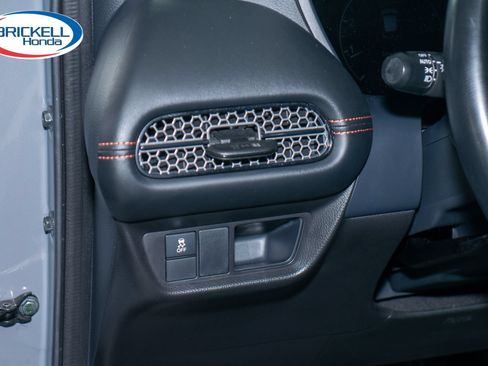 Certified 2025 Honda HR-V Sport image 25