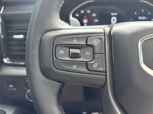 Used 2025 GMC Sierra 1500 AT4 w/ Technology Package AWD/4WD image 32