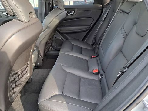 Used 2025 Volvo XC60 B5 Plus image 20
