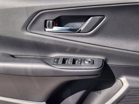 New 2026 Toyota Prius Plug-In Hybrid FWD image 17