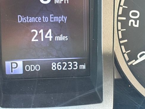 Used 2016 Toyota Tacoma SR5 w/ Towing Package image 19