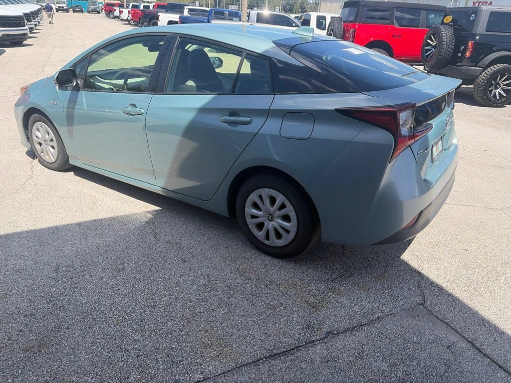 Used 2020 Toyota Prius L Eco FWD image 3