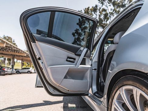 Used 2006 BMW M5 image 40