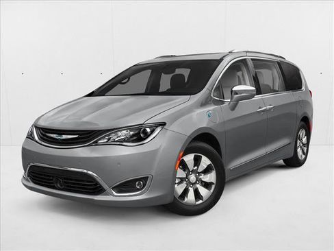 Used 2017 Chrysler Pacifica Platinum image 1