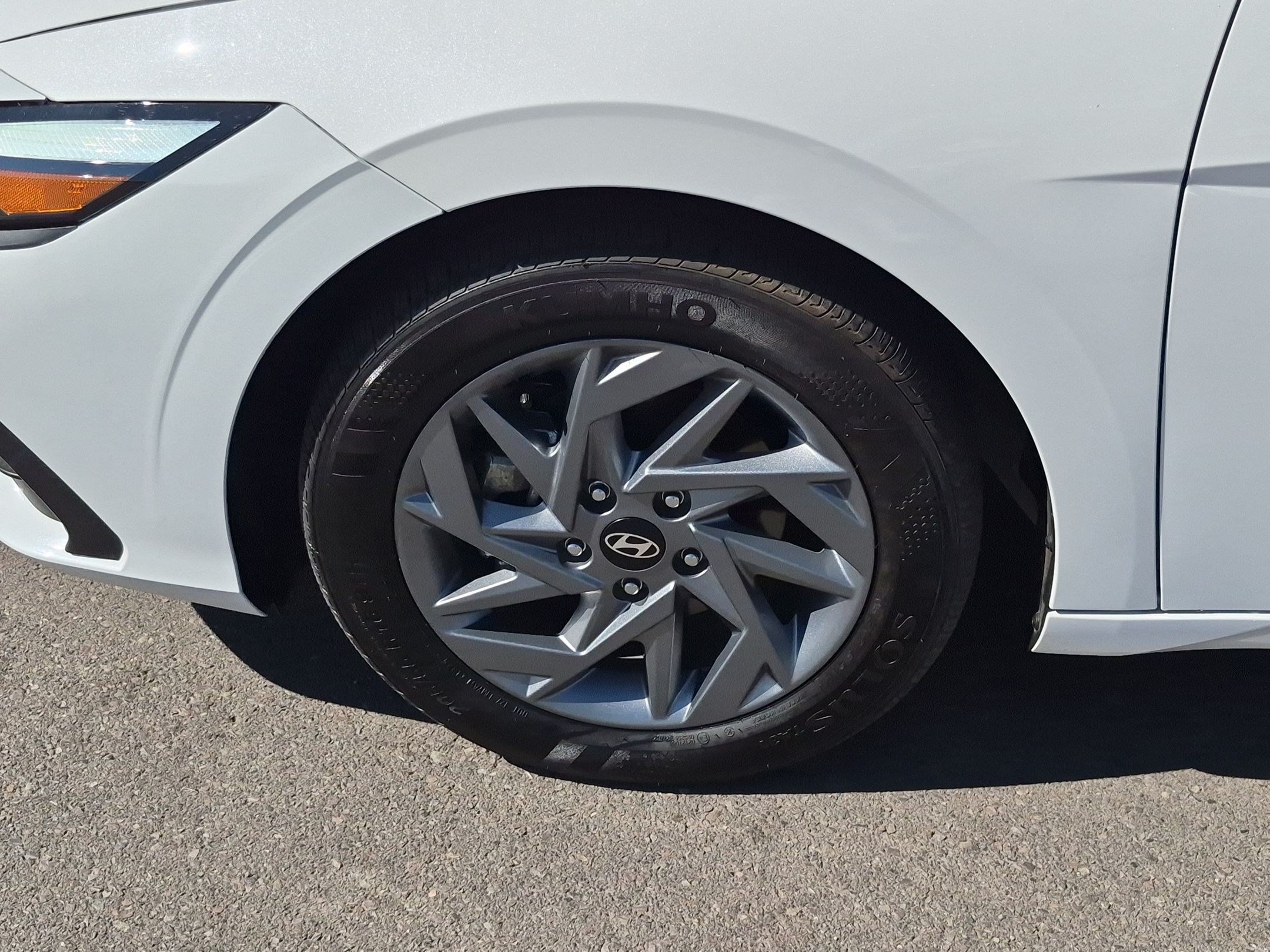 Used 2026 Hyundai Elantra Hybrid FWD image 14